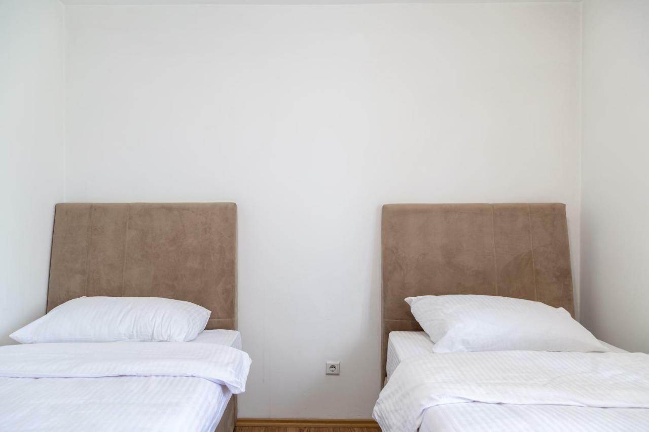 Sun Garden Sarajevo Aparthotel Buitenkant foto
